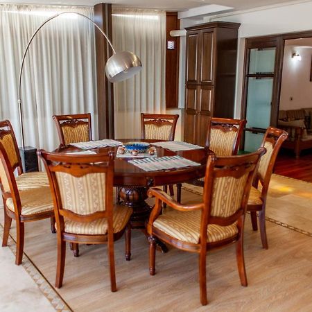 Spacious Apartment In City Centre Iasi Ngoại thất bức ảnh