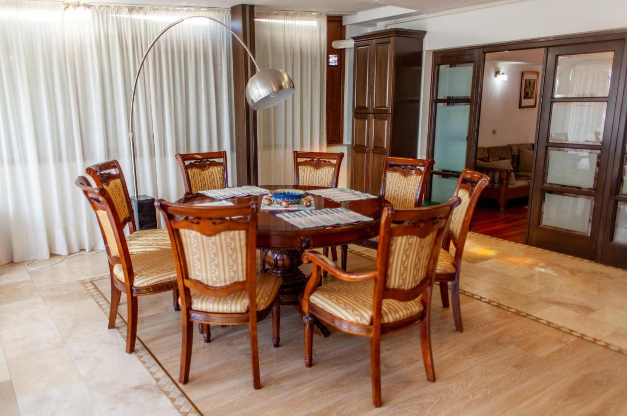 Spacious Apartment In City Centre Iasi Ngoại thất bức ảnh