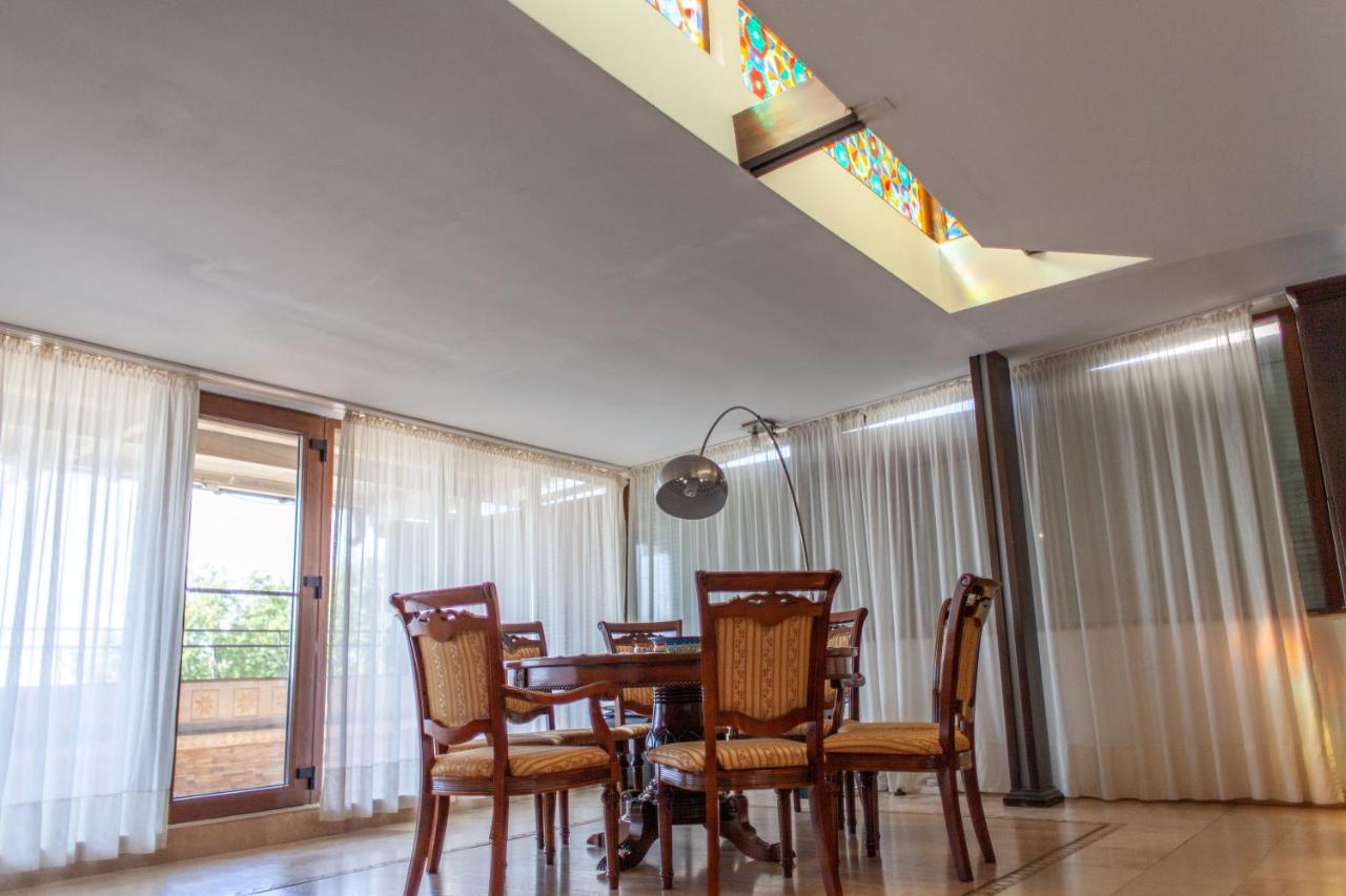Spacious Apartment In City Centre Iasi Ngoại thất bức ảnh