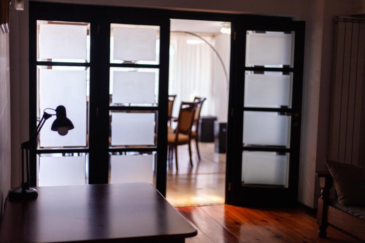 Spacious Apartment In City Centre Iasi Ngoại thất bức ảnh