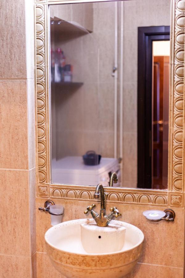 Spacious Apartment In City Centre Iasi Ngoại thất bức ảnh