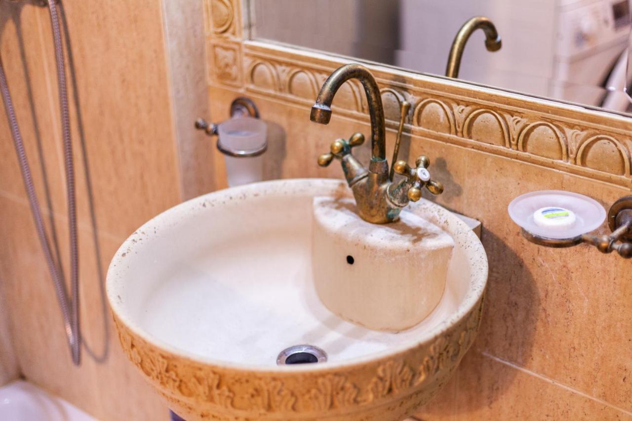 Spacious Apartment In City Centre Iasi Ngoại thất bức ảnh